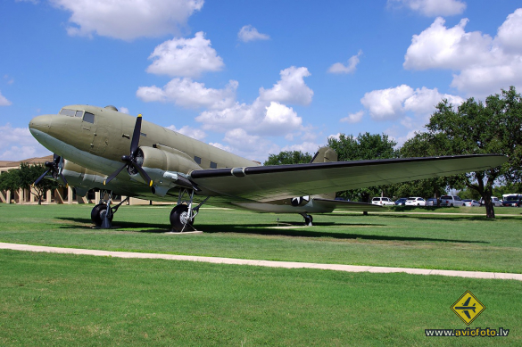 Douglas C-47D Skytrain (DC-3)